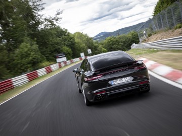  Porsche Panamera z rekordem na p&oacute;łnocnej pętli toru N&uuml;rburgring